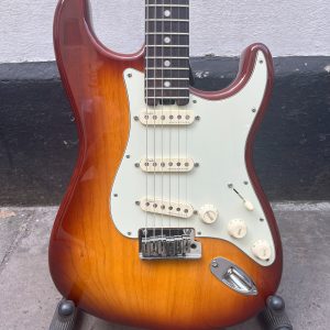 Fender American Elite Stratocaster 2018 - Image 2